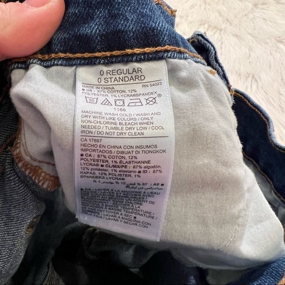 Old Navy Skinny Midi Denim Short Medium Wash - Picture 9 of 9